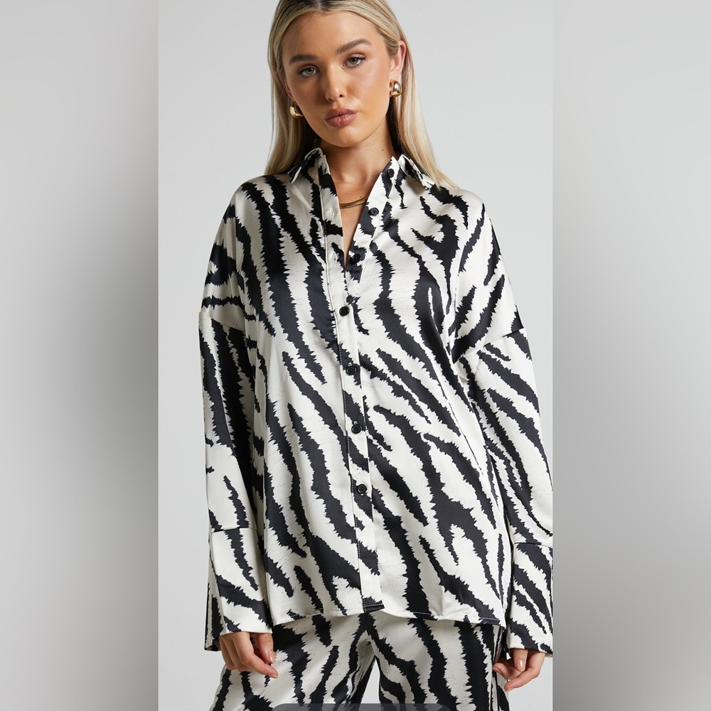 ZEBRA PRINT SATIN KNOT BACK SHIRT 
SIZE S